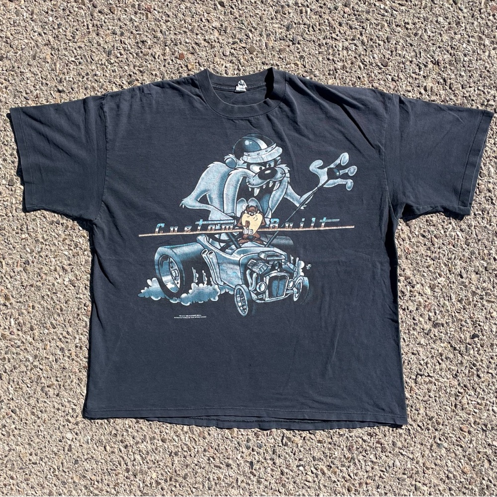 Taz Custom Built 1996 Looney Tunes Warner Bros Sun Sportswear T-shirt Men’s (XL)